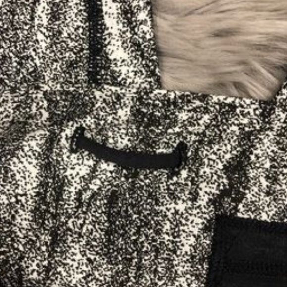 Kirkland | Women's Active Tight | Black and White | Medium - Picture 3 of 4